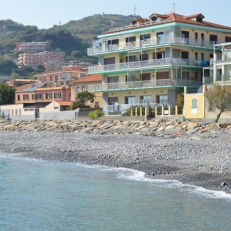Riva Beach Apartment Riva Ligure Exterior photo