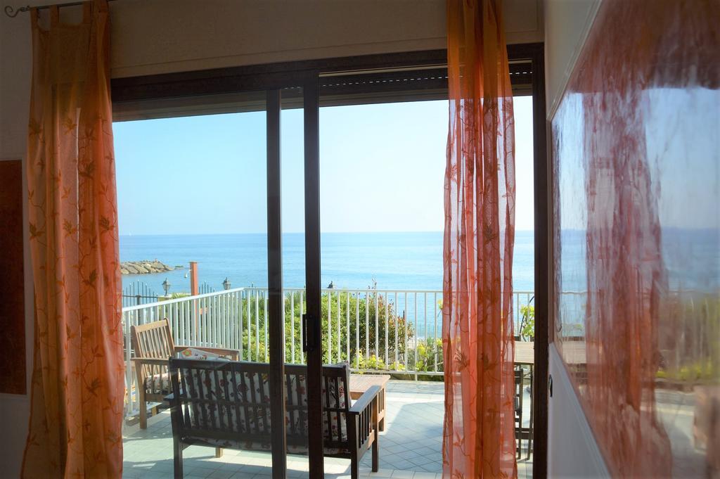 Riva Beach Apartment Riva Ligure Exterior photo