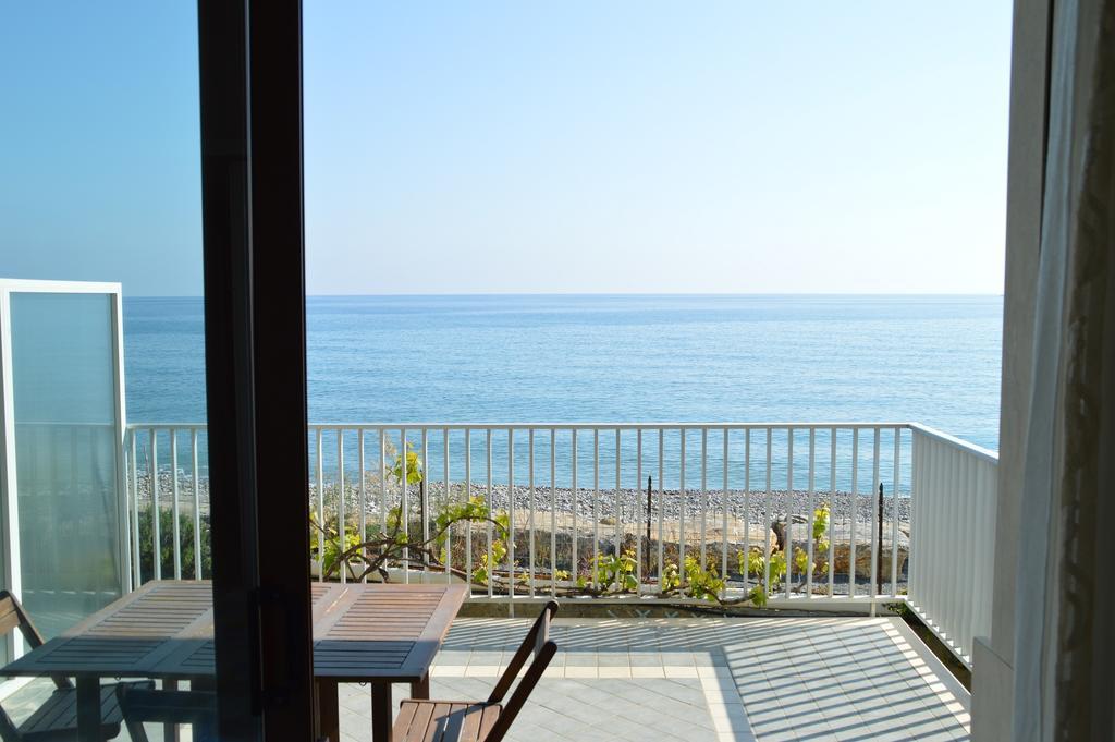 Riva Beach Apartment Riva Ligure Exterior photo